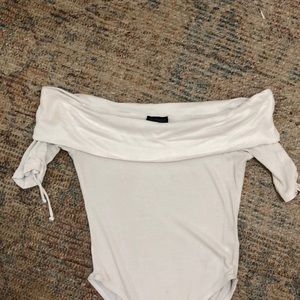 Top shop white off the shoulder body suit